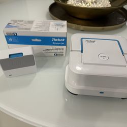 iRobot Braava Jet Robot Mop + Pads