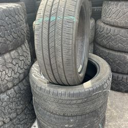 Vendo llantas usadas 215/50/R17 Marca MICHELIN