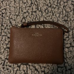 Coach Corner Zip Wallet 