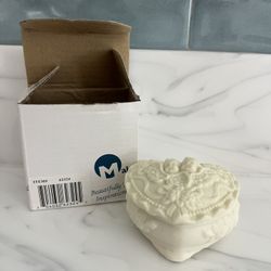 Vintage NIB Trinket Heart Shaped Box Cherubs w/ Wings & Roses in Bisque Porcelain