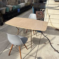 Small kitchen table with foldable sides