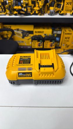 DEWALT DCB118 8-Amp Fast Charger