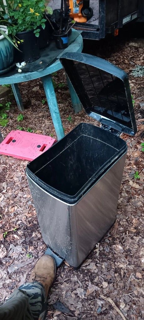 Stainless steel trash can