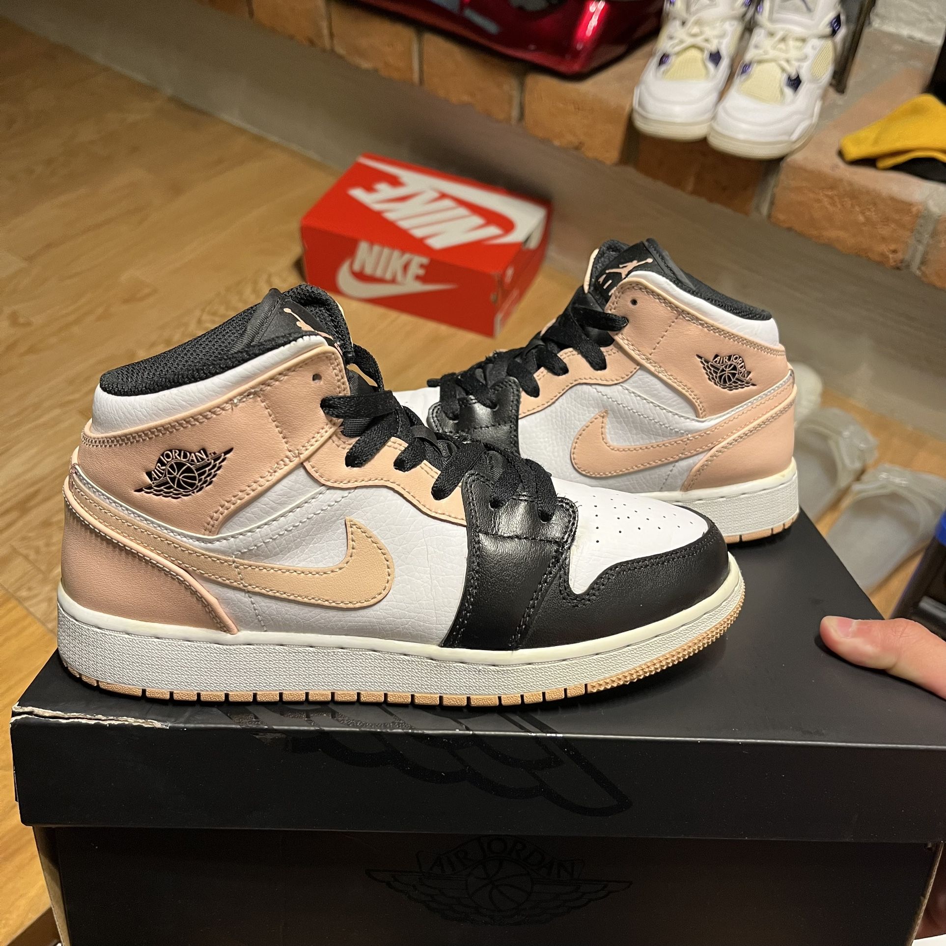 Jordan 1 Mid Arctic Orange Black Toe/ Crimson Tint Women’s Size 8 Men’s Size 6.5