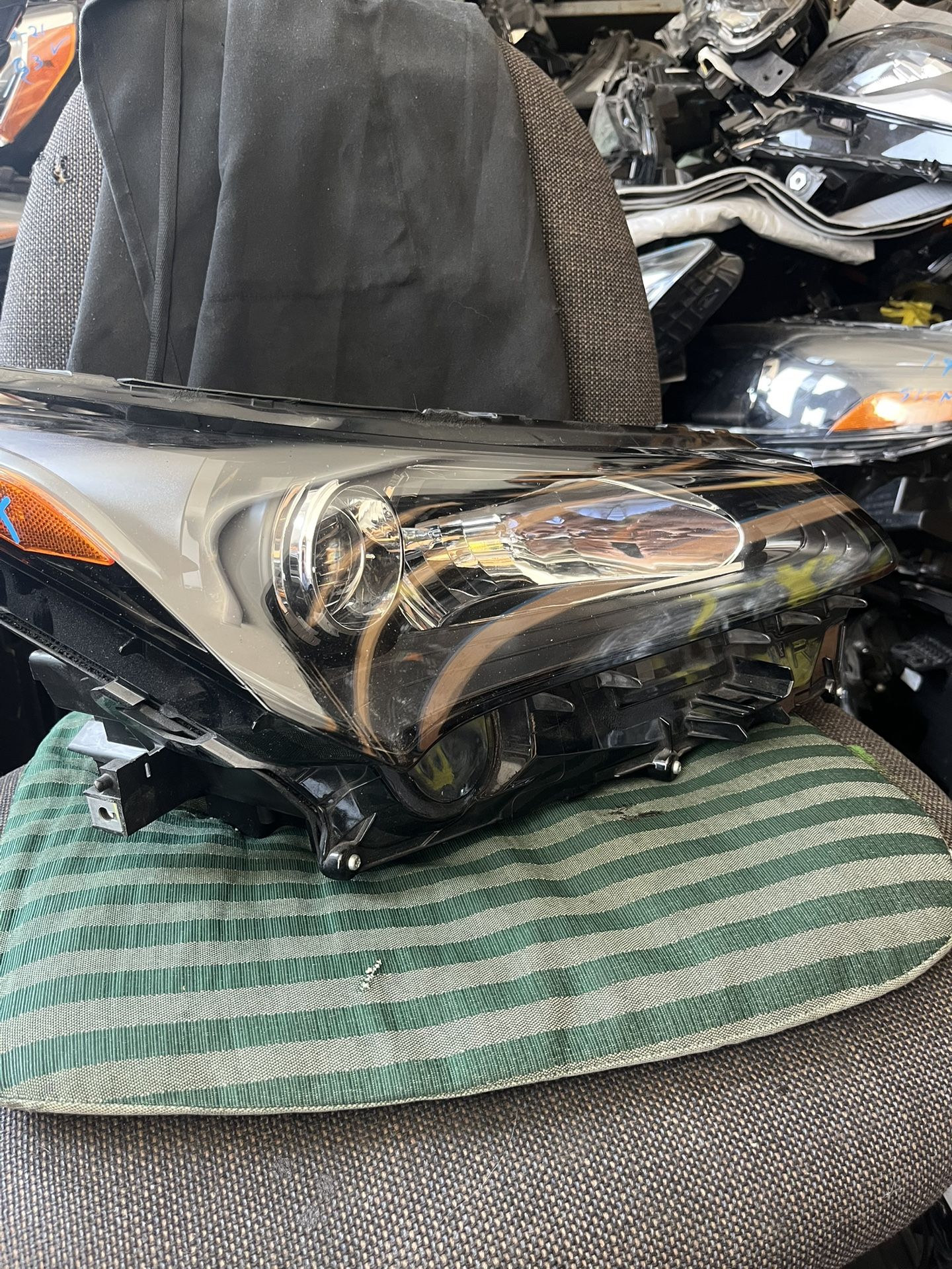 2015-17 LEXUS NX  RIGHT HEADLIGHT 