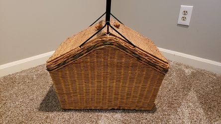 wicker picnic basket