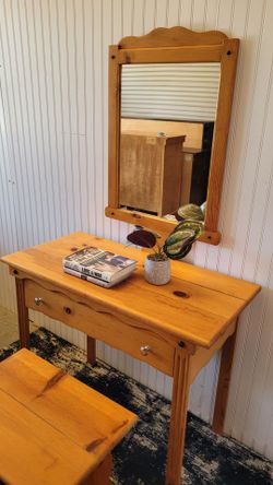 CUTE VINTAGE VANITY