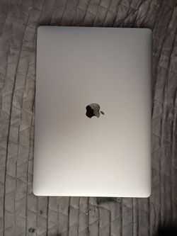 Macbook pro 15"  Intel core i7 touch bar