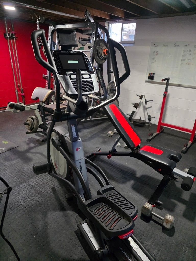 ELLIPTICAL EXCERCISE MACHINE