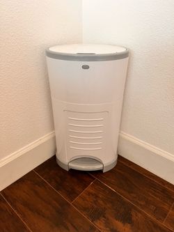 Dekor Diaper Pail plus refills