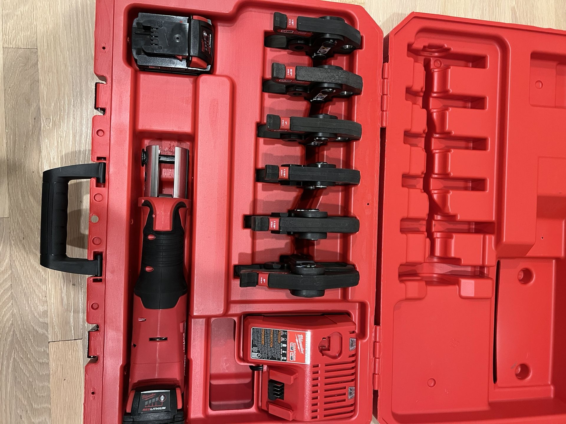 Milwaukee M18 Force logic Propress Forcelogic Press Tool 1/2”-2” Kit 2922-22