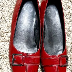 Women’s size 10 red patient leather