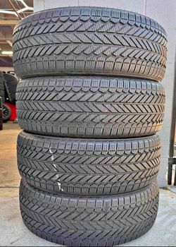 235 55 19 Bridgestone tires Con 80% de Vida Las 4