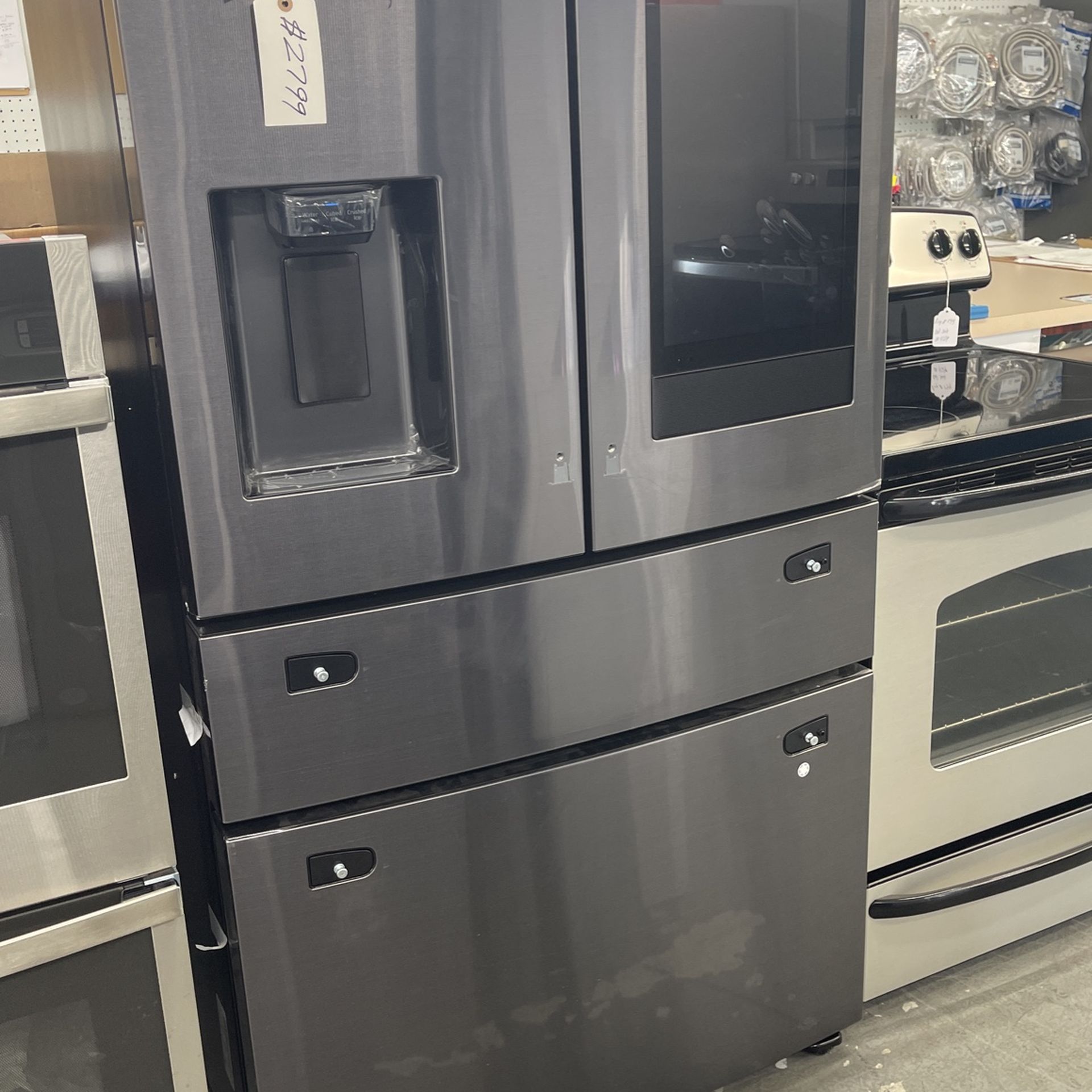 New Scratch And Dent Samsung 22.2 Cu Fr Black Stainless Steel Counter