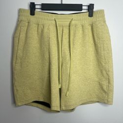 Lululemon At Ease Shorts Mens Large 7 Inch Inseam Heathered Yellow Pear LM7AI9S