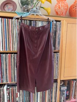 PRICE DROP: FULLY-LINED, FITTED SIZE 6, MAROON LAMBSKIN LEATHER Pencil SKIRT