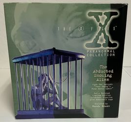 X-Files Abducted Smoking Alien Randy Bowen Statue Ltd Edition #2319/3000 MIB