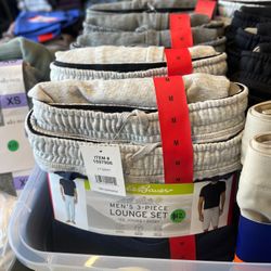 🎁🎄Men Sweatpants Set Size Medium 🎄🎁