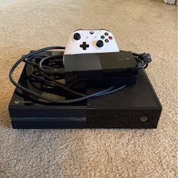 Xbox One With Wireless Controller 