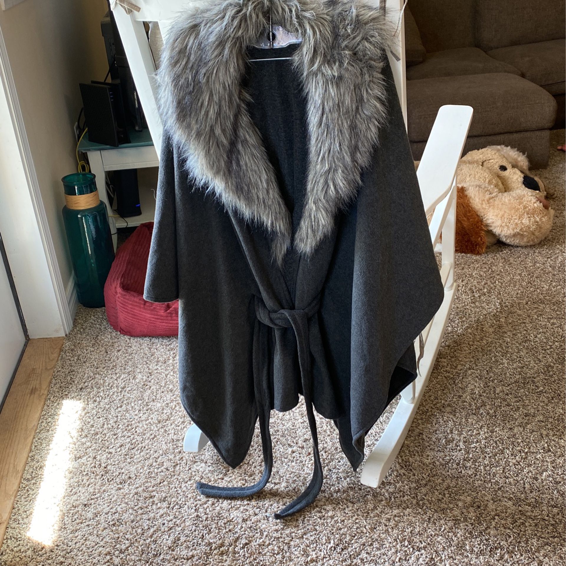 Gray Poncho Style Jacket With Gray Faux Fur 