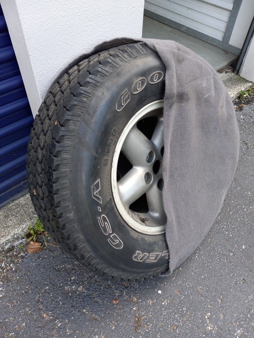 JEEP CHEROKEE WHEEL 4SALE $100 OBO