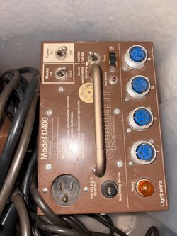Speedotron D400 pack with equipment