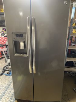 GE side-by-side Refrigerator 