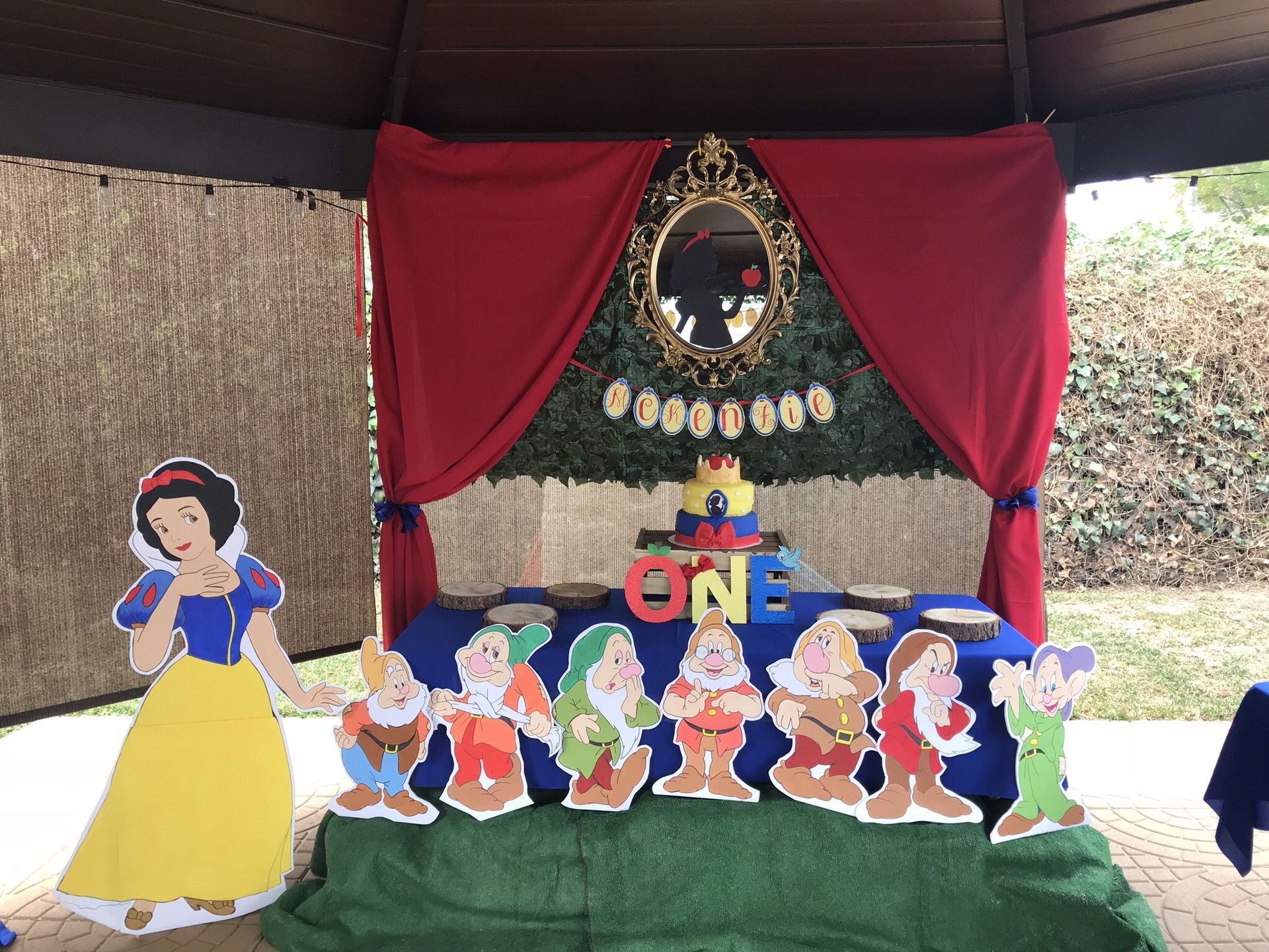 Snow White party: Snow White and 7 dwarfs cutouts