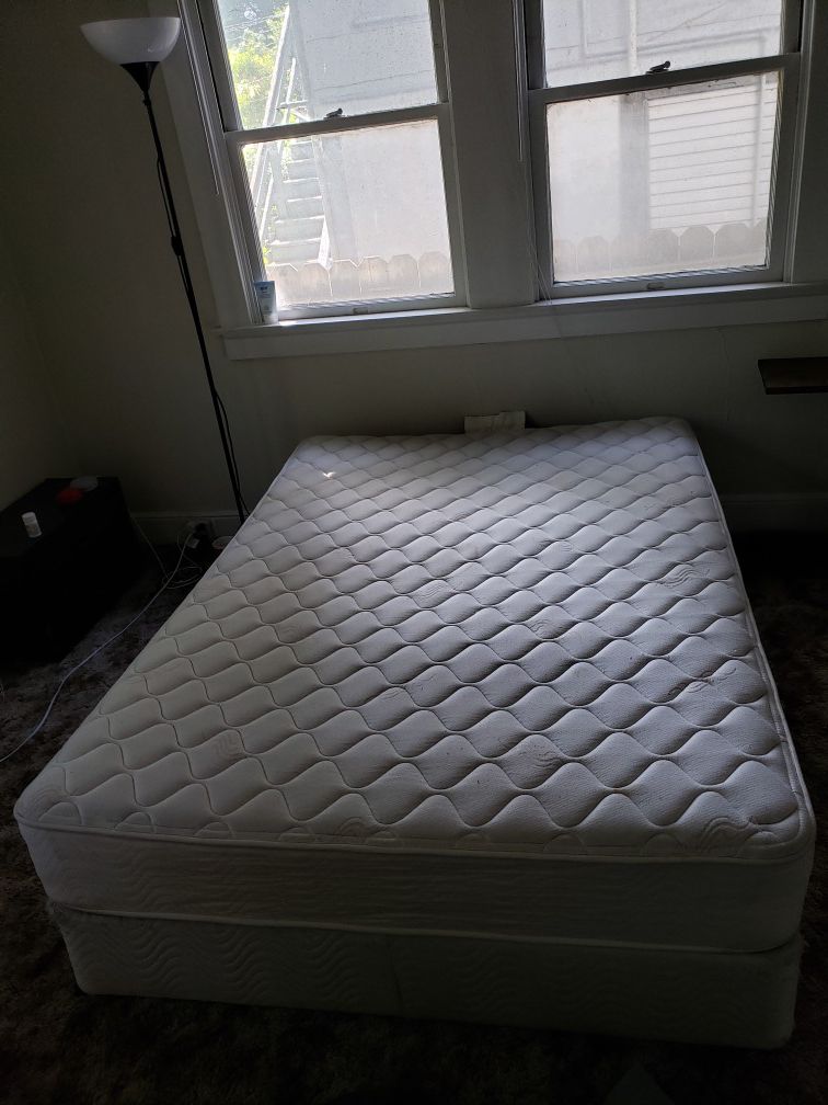Full size mattress and box spring