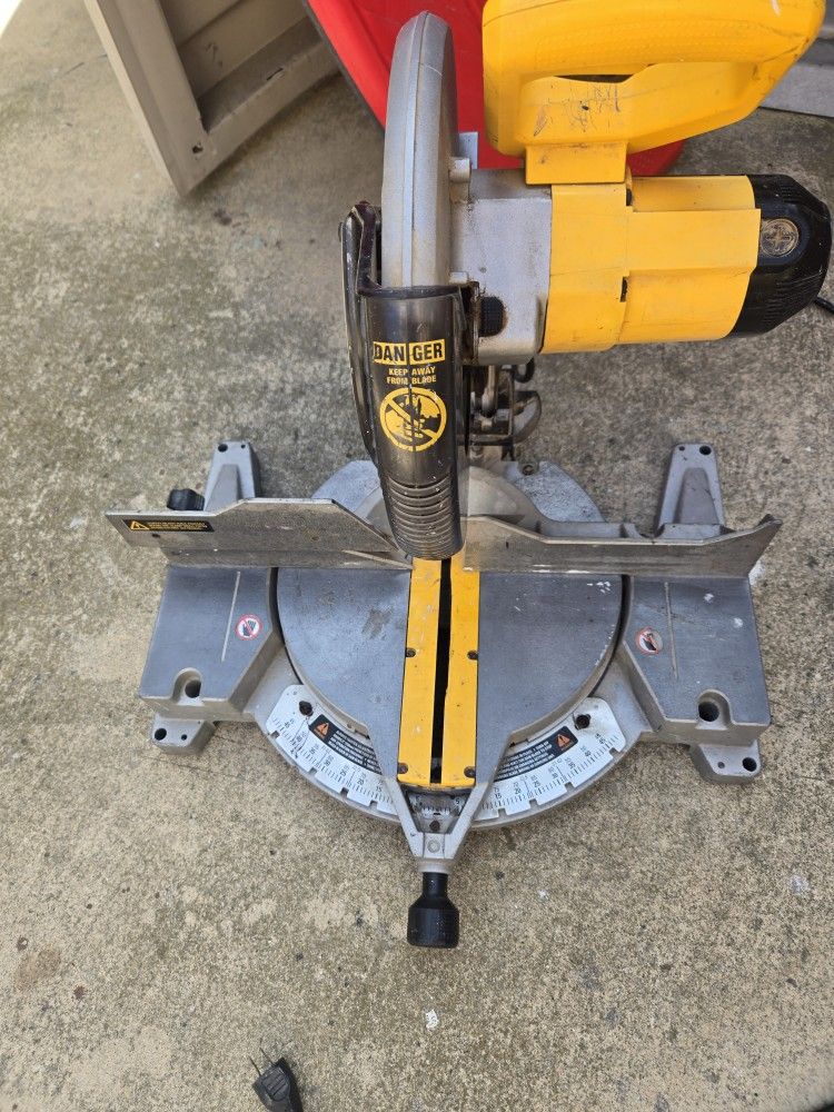 Dewalt Compound MITER Saw