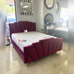 Thanksgiving Black Friday Queen  / Eastern King Size Bed Frame  ( Limited Time Offer )