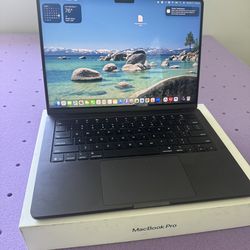 MacBook Pro 14” M5 (32GB / 1TB) – Like New