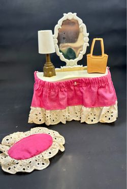 RARE Vintage 1978 Barbie Dream House Vanity Dresser Set - Pink Eyelet Lace & Accessories