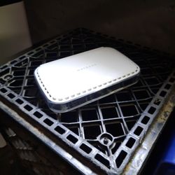 Net Gear 8 Port 10/100/1000 Mbps Switch