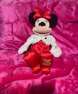 2018 Holiday Minnie Mouse