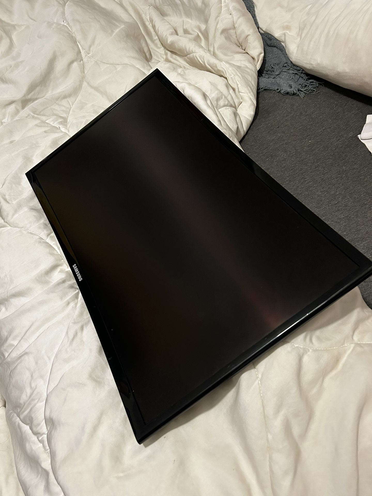 Samsung 24” Curved 1080p 60Hz LED Monitor With AMD FreeSync Game Mode