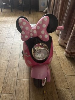 Disney Minnie Mouse Scooter Ride-on