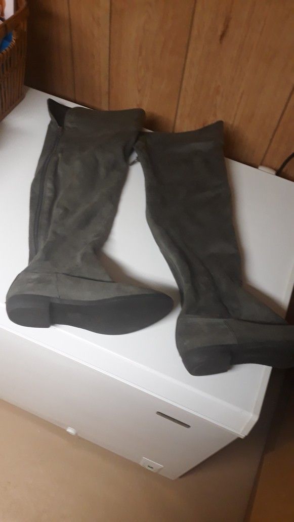 New Womens Size 8 Grey To The Knee Suede Boots