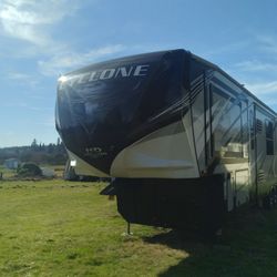 5th Wheel Toy Hauler 3 Axle 