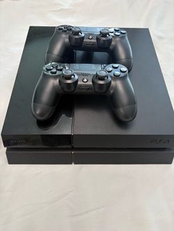 Sony Playstation 4 w/ 2 controllers