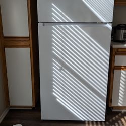 Fridge in Excellent Condition – $95, Pickup Only