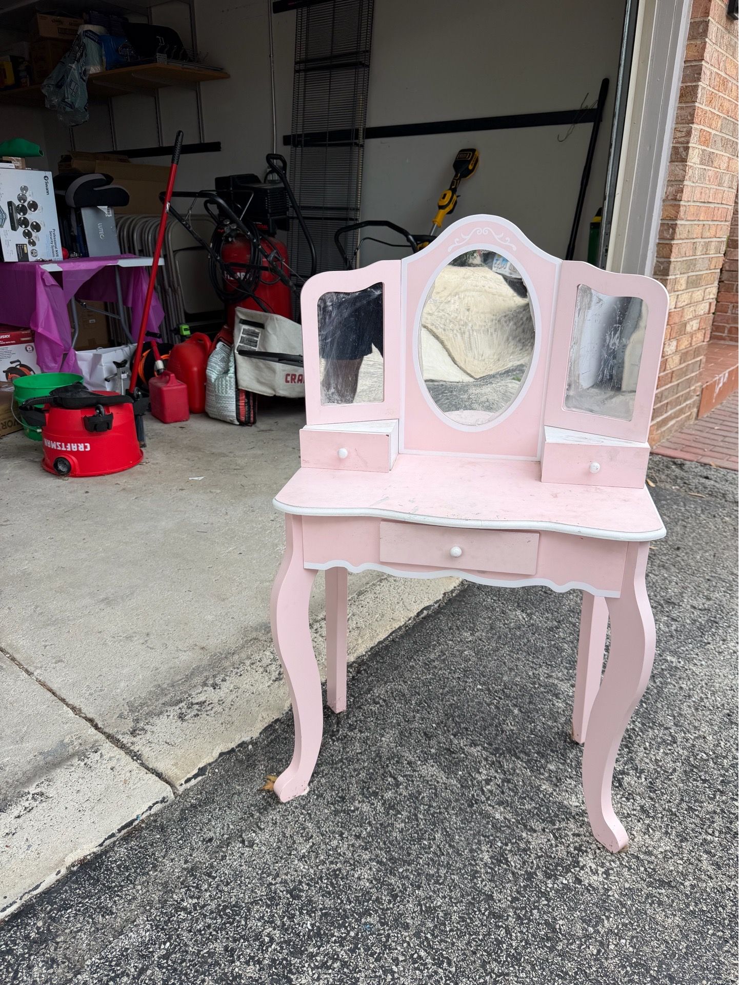 Little girls vanity mirror desk
