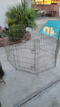 Play Pen 8 Panel. Metal 3ft High  Folds Up Pets 