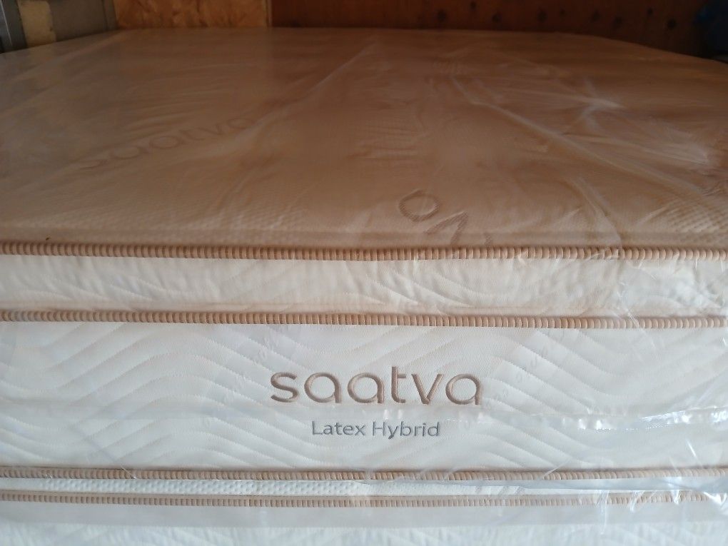 King Saatva Latex Hybrid Pillow Top Mattress