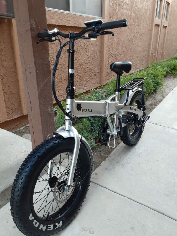 Photo Electric Elux Fat Tire Like New
