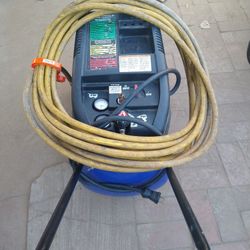 Campbell Hausfeld Air Compressor 13 Gallons 40 PSI / Compresor De Aire