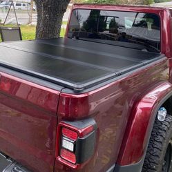 Jeep Gladiator Hard Tri Fold Cover