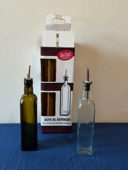 Set of 2 oil dispenser bottles