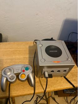 Silver nintendo gamecube