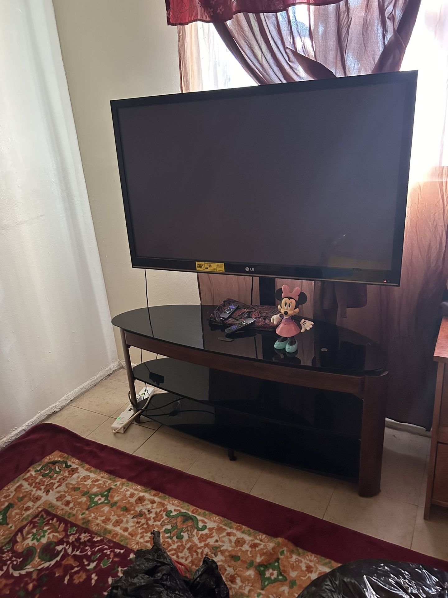 LG TV 50 Inch with Mount 